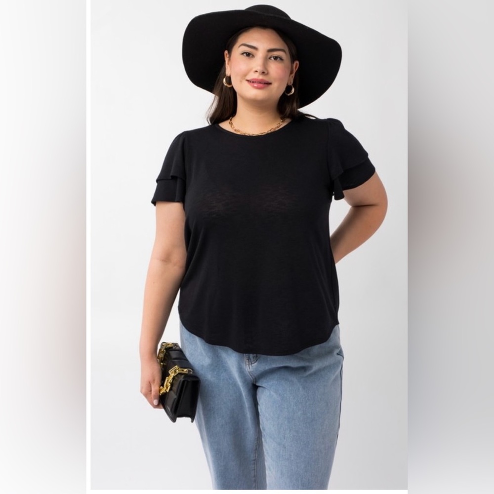 Plus size black short sleeve top